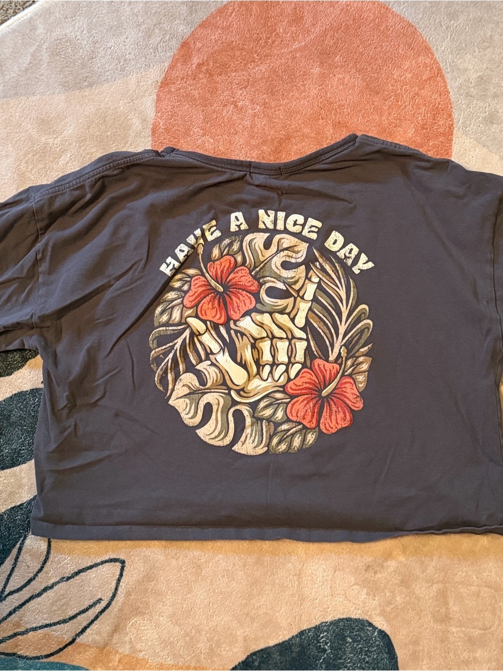 Women’s cropped graphic Tee Sz. Sm.